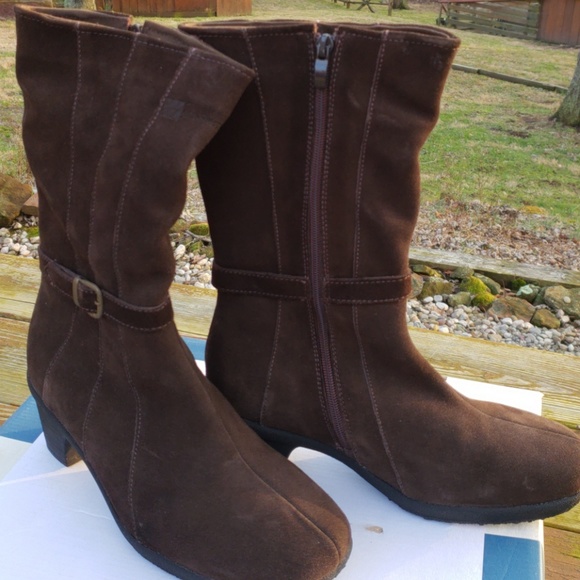 Henri Pierre Canada Genuine Suede Boots Women's  Size 8 Wide - Picture 2 of 5